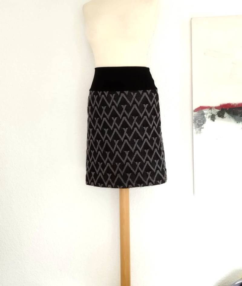 Kurzrock Aus Merino Jacquard Strick in Grau Schwarz von Creativstoffe