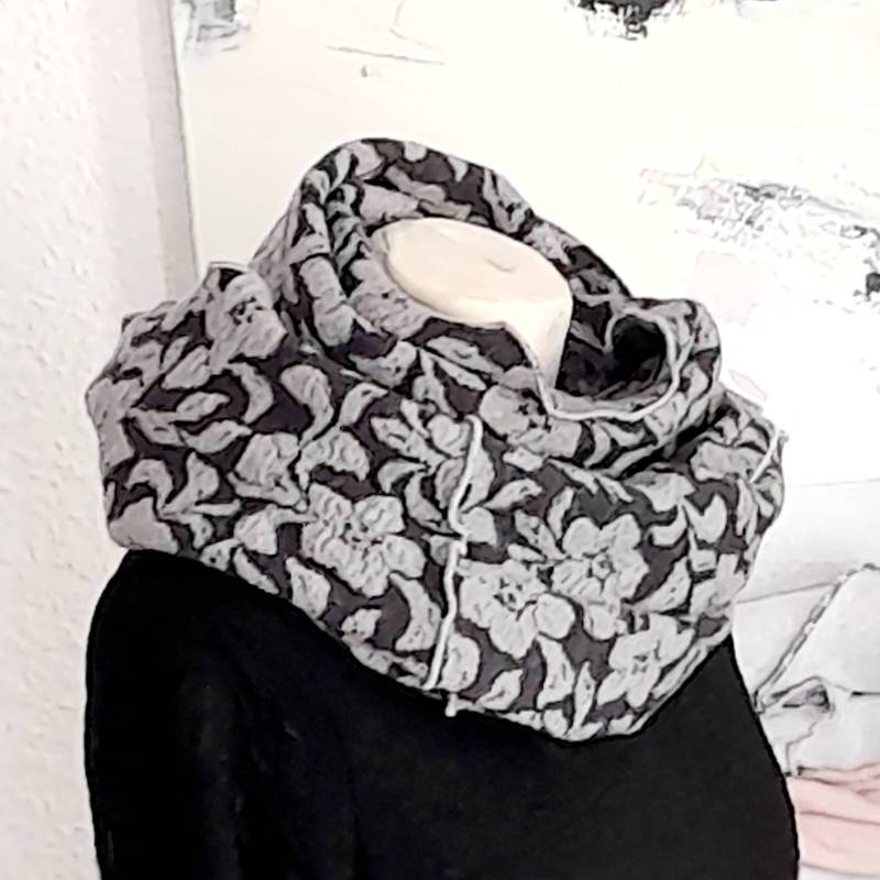 Loop Aus Jacquard Strick 100% Merinowolle Grau von Creativstoffe