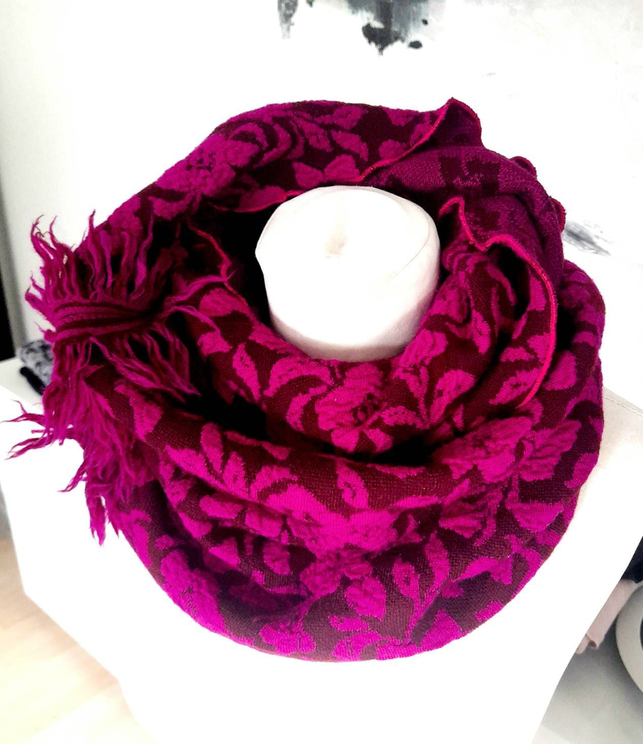 Loop Aus Jacquard Strick 100% Merinowolle in Pink/Zyklam von Creativstoffe