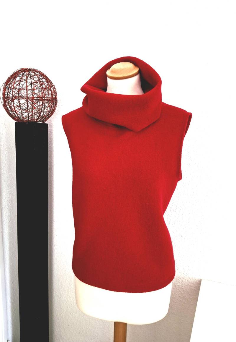 Rollkragen Pullunder Aus Walk Reiner Wolle in Rot von Creativstoffe