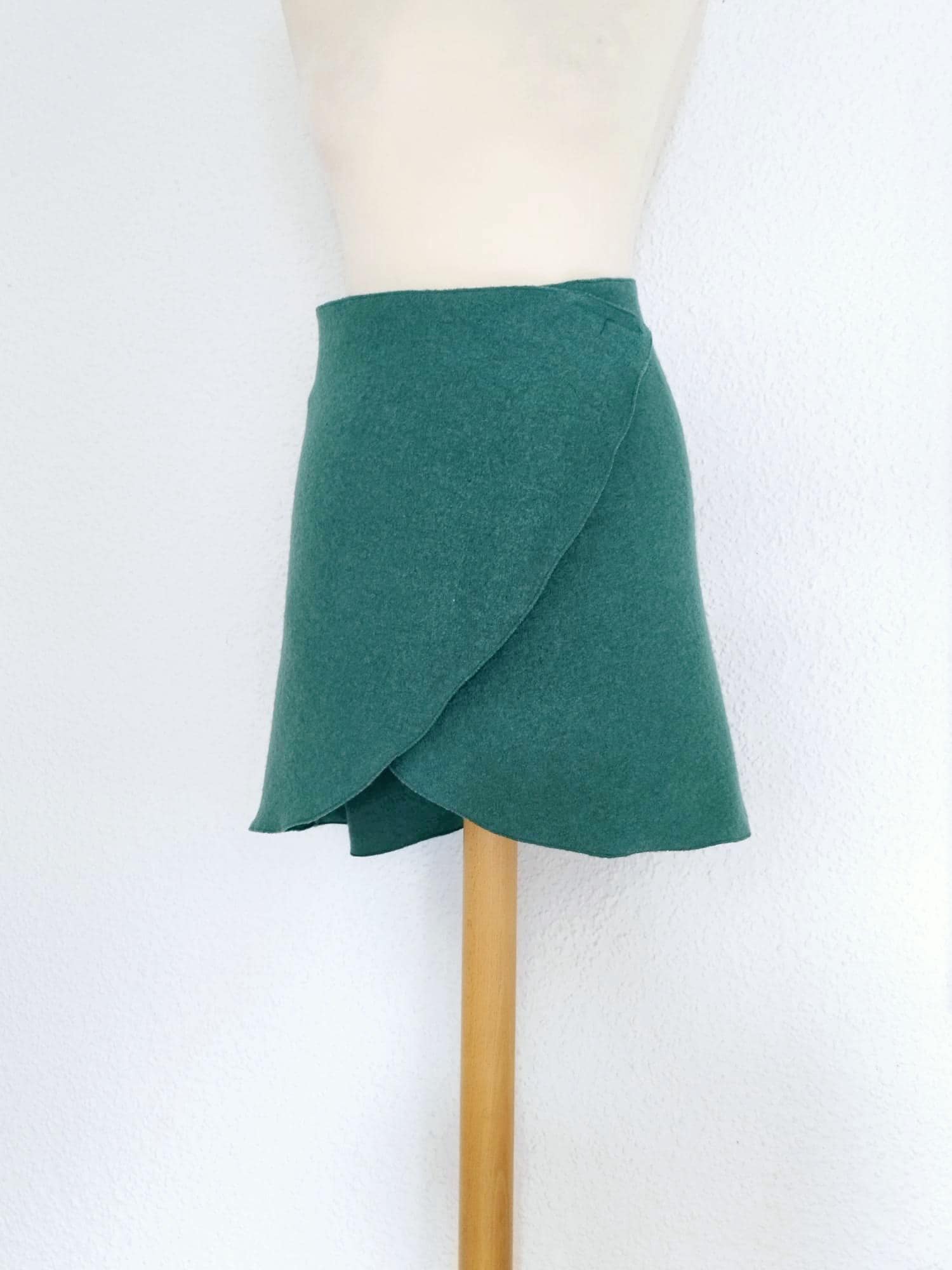 Walk Cacheur, Überrock Und Kleines Cape Mintgrün/Smaragd 100% Wolle von Creativstoffe