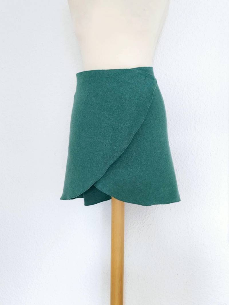 Walk Cacheur, Überrock Und Kleines Cape Mintgrün/Smaragd 100% Wolle von Creativstoffe