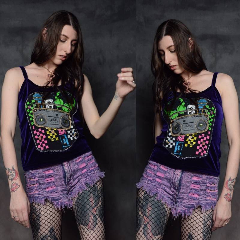 Lila Samt Tanktop Für Musikliebhaber Mic/Boombox Kopfhörer von CreatorsForACause