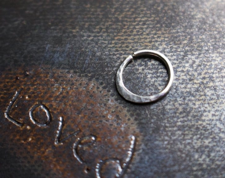 Handgemachter Sterling Silber Gehämmerter Septum Oder Knorpel Ring | Körperschmuck Handgemachter Sterling Silber Gehämmerter Septum Oder Knorpel Ring | Körperschmuck von CreaturesVirtue