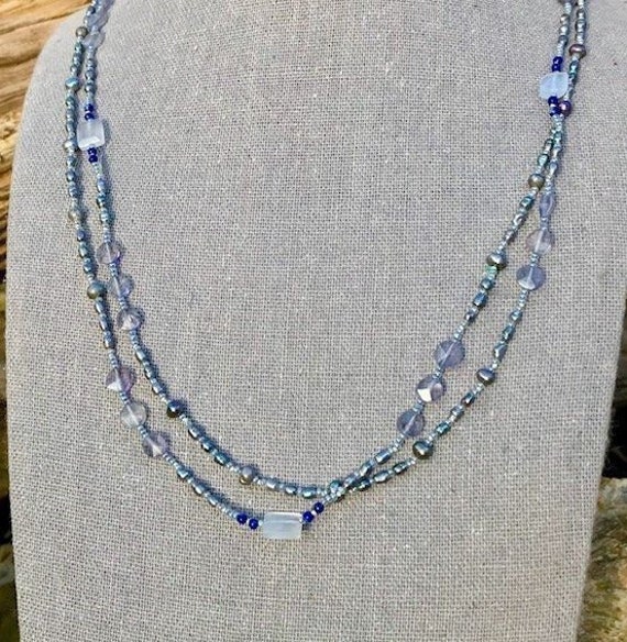 Blaue Saatperlen, Iolith, Chalcedon Und Lapis Halskette | Edelsteine Perlen Double Wrap Blau Graue Perle Edelstein Blaue Saatperlen, Iolith, Chalcedon Und Lapis Halskette | Edelsteine Perlen Double Wrap Blau Graue Perle Edelstein von CreekStoneGems