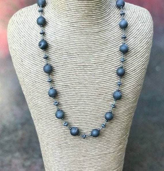Druzy Achat Halskette | Versilberte Edelstein Dunkelgraue Silber Mit Hämatit Und Glas Druzy Achat Halskette | Versilberte Edelstein Dunkelgraue Silber Mit Hämatit Und Glas von CreekStoneGems
