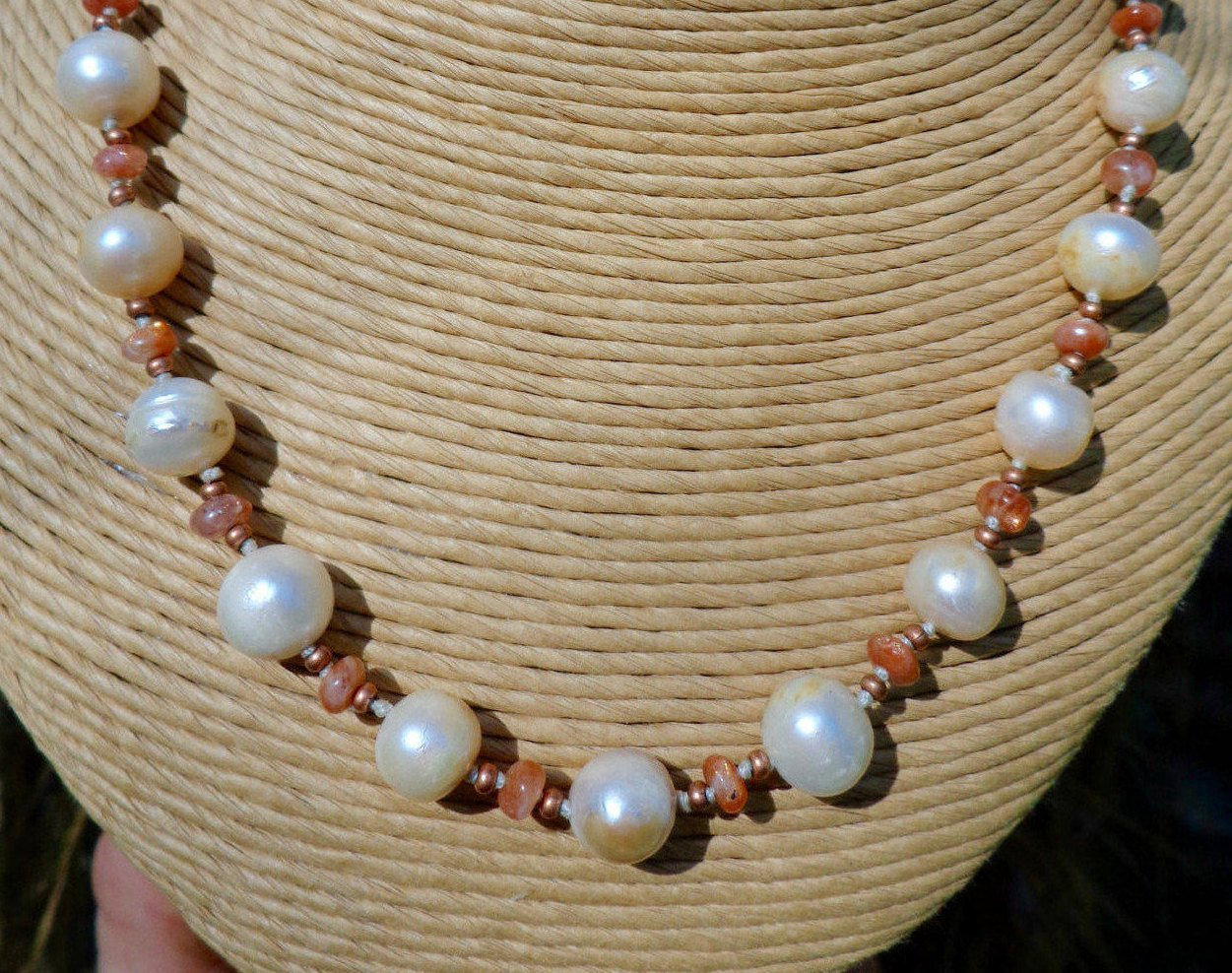 Sonnenstein & Perlenkette | Sonnenstein, Perle Und Kupferschmuck Edelstein Einzigartiger Handgefertigter Anhänger Handgefertigter Schmuck Sonnenstein & Perlenkette | Sonnenstein, Perle Und Kupferschmuck Edelstein Einzigartiger Handgefertigter Anhänger Handgefertigter Schmuck von CreekStoneGems