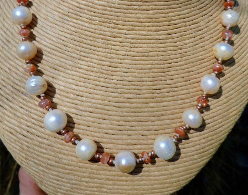 Sonnenstein & Perlenkette | Sonnenstein, Perle Und Kupferschmuck Edelstein Einzigartiger Handgefertigter Anhänger Handgefertigter Schmuck Sonnenstein & Perlenkette | Sonnenstein, Perle Und Kupferschmuck Edelstein Einzigartiger Handgefertigter Anhänger Handgefertigter Schmuck von CreekStoneGems