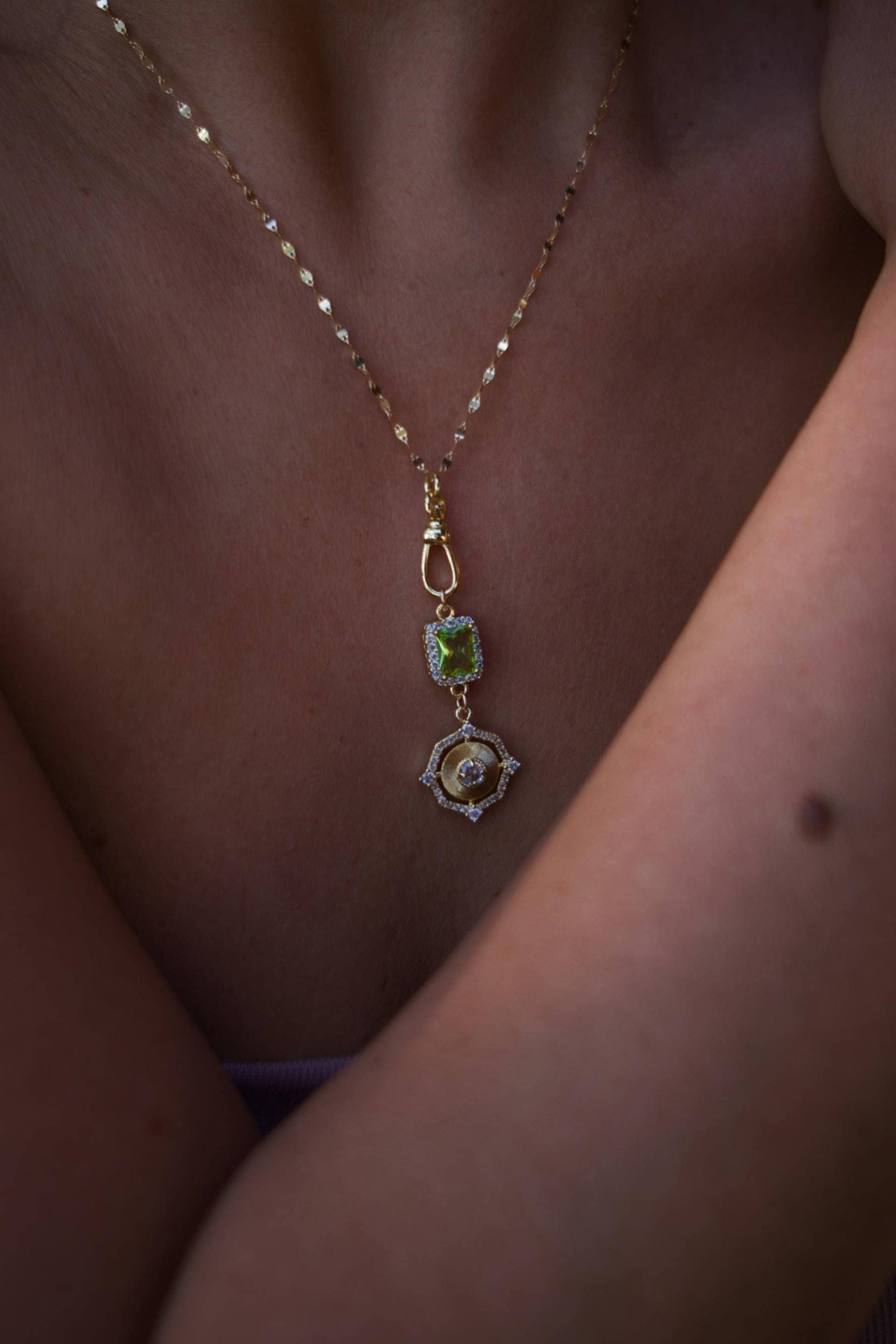 Gold Filled Peridot Halskette, Birthstone Zarte Schmuck Für Sie, Sonnen Schmuck, Medaillon Halskette von CreoleCharmJewellery