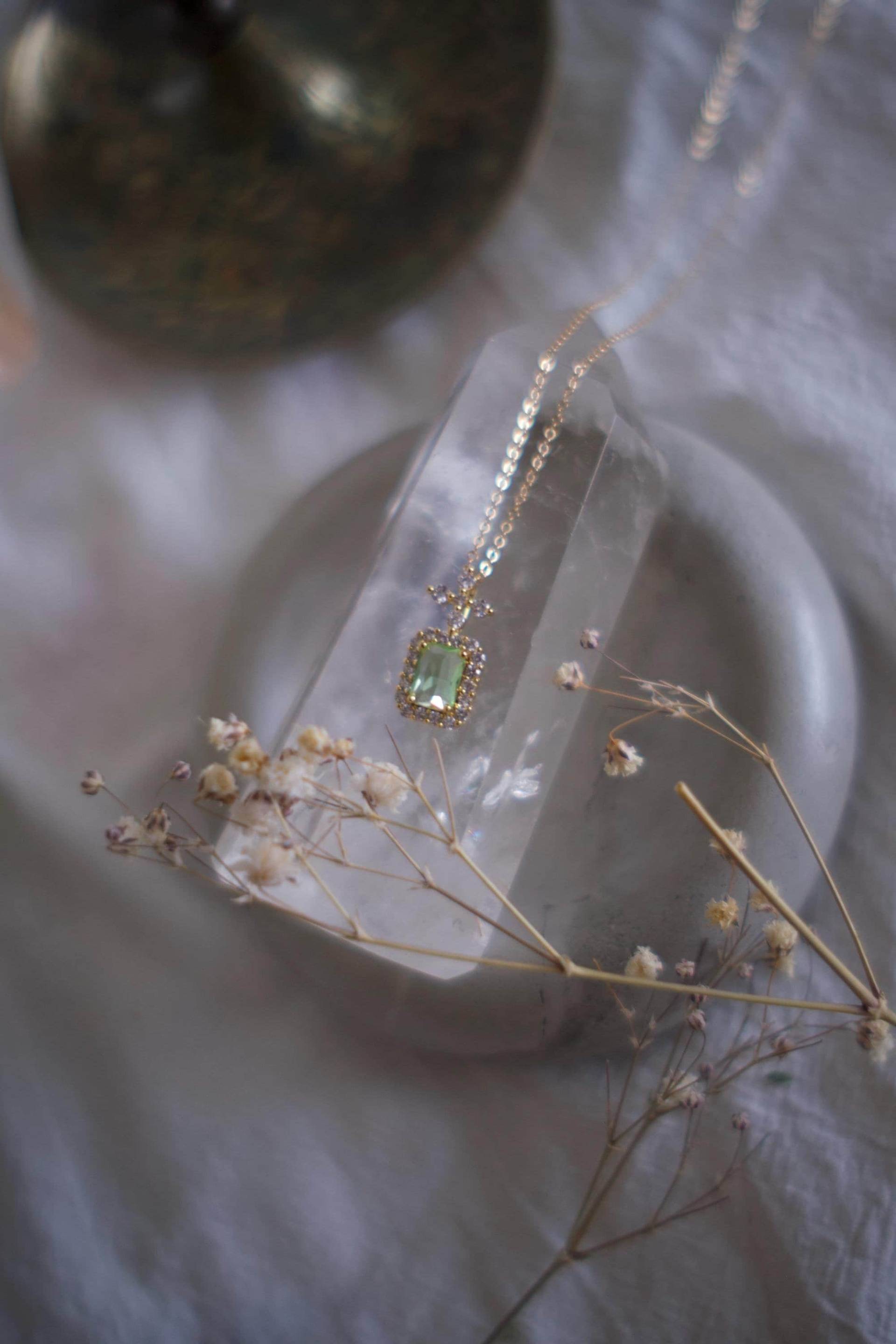 Grün Amethyst Halskette, Gold Filled Elegante Freundschaft Zierliche Charm Zarte Halskette von CreoleCharmJewellery