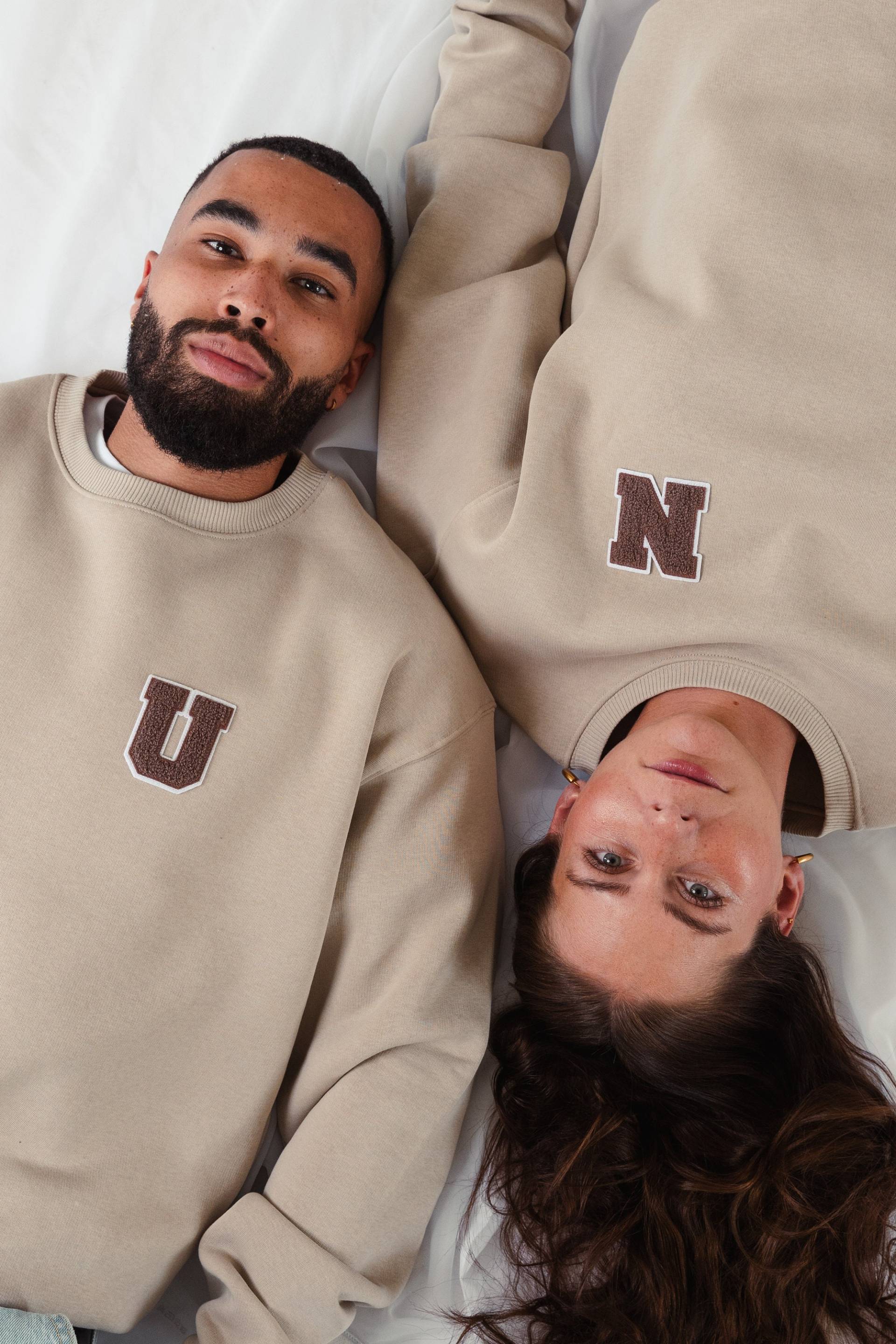 Partner Sweater Mit Wunschbuchstaben Collage Patches Bestickt | Couple Hoodies Matching Valentinstags Hoodies von CrescentshopDE