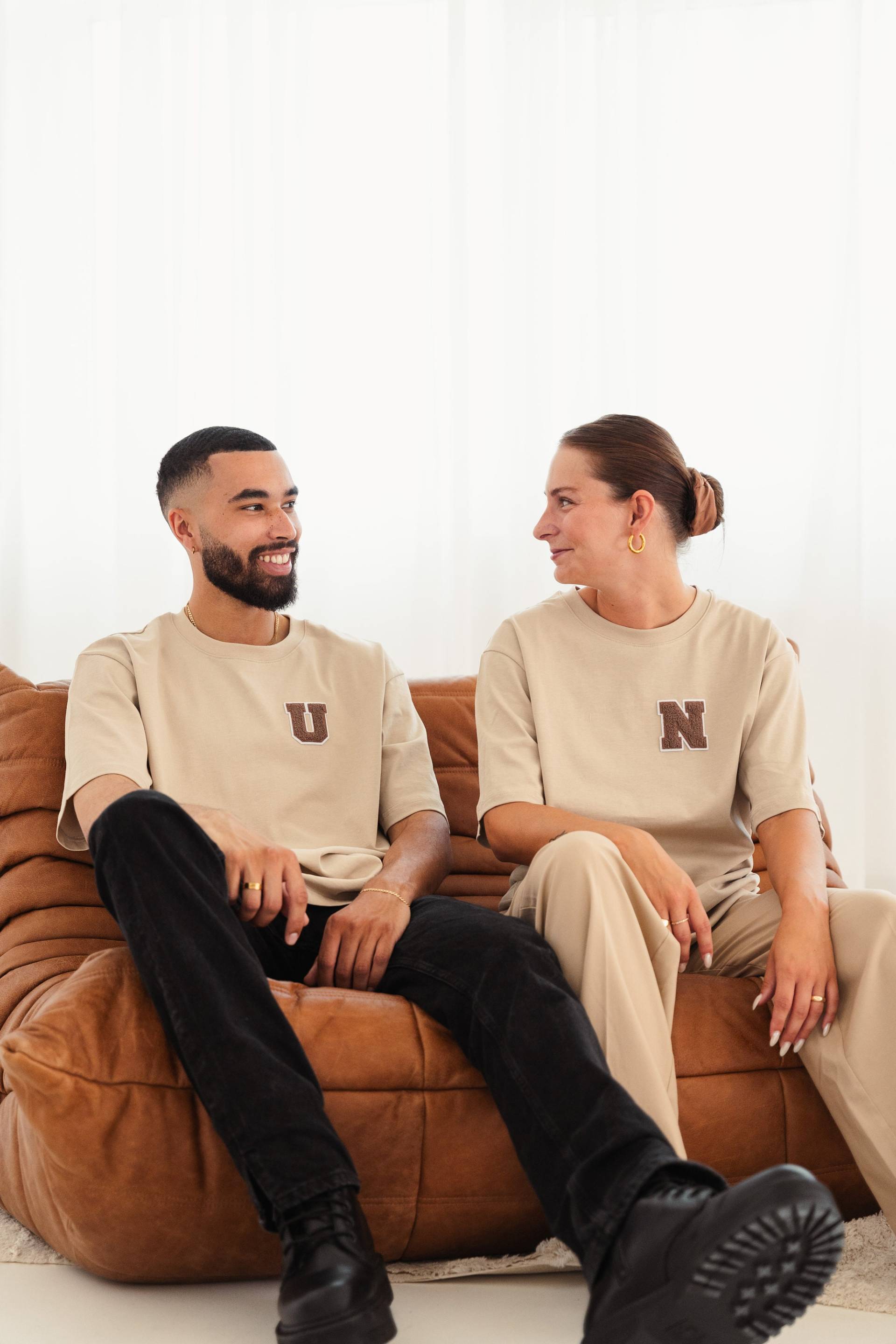 Partner T-Shirts Mit Wunschbuchstaben Collage Patches Bestickt | Couple T-Shirts Mätching Tshirts Valentinstags |Bestickte Tshirts von CrescentshopDE