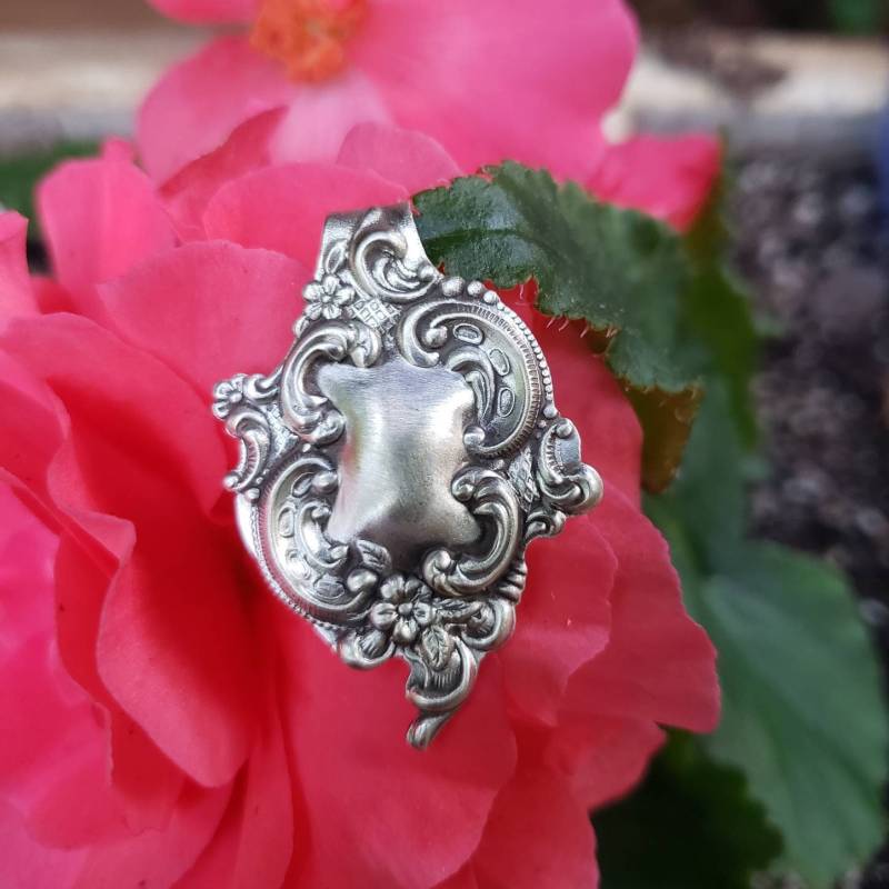 Antike Umbauanhänger Antike Umbauanhänger von CrestfallenSilver