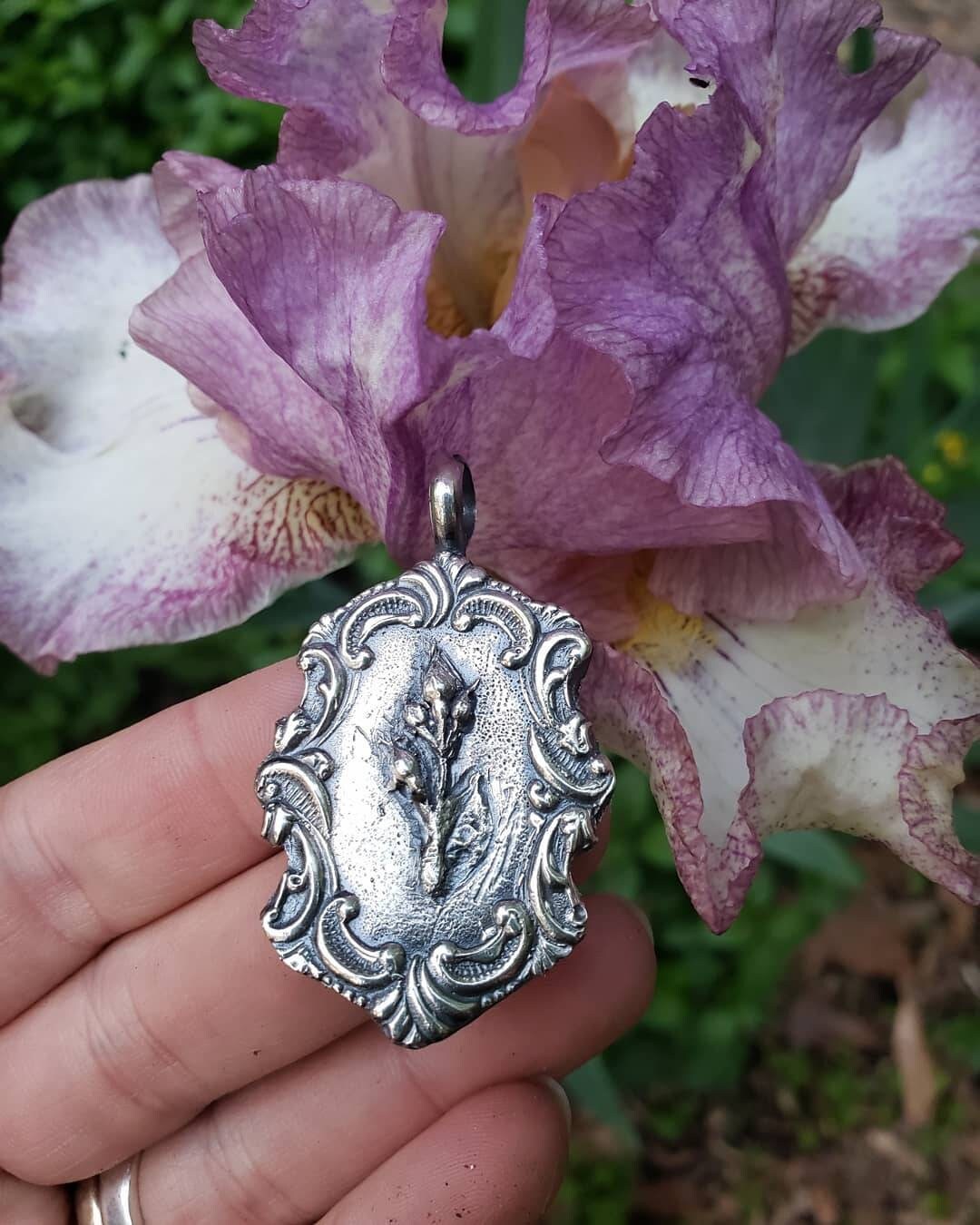 Rosebud Anhänger Rosebud Anhänger von CrestfallenSilver