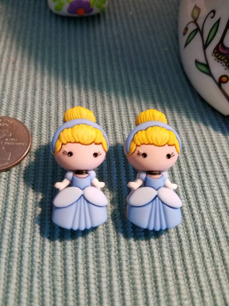 Cinderella & Friends Große Ohrstecker von CricketGigglesGifts