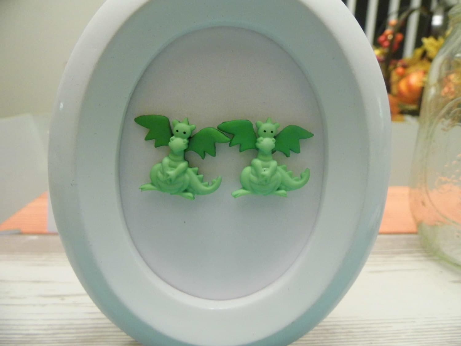 Märchen Figuren Knopf Ohrstecker von CricketGigglesGifts