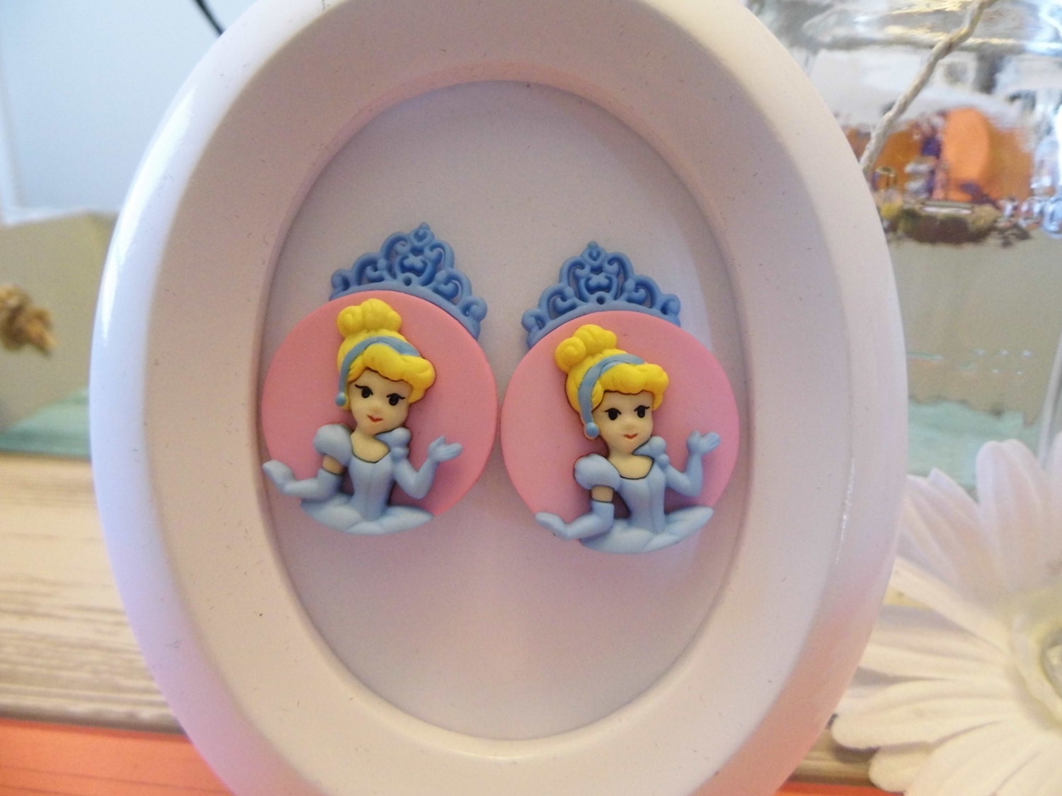 Prinzessin Cameo Button Ohrstecker von CricketGigglesGifts