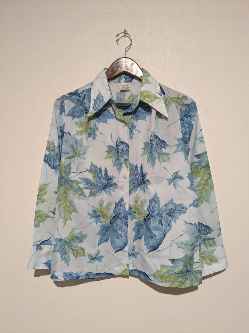 Groovy Blau Grün Vintage 70Er Jahre Disco Leaf Print Crepe Button Down Shirt Bluse B43 M/L Groovy Blau Grün Vintage 70Er Jahre Disco Leaf Print Crepe Button Down Shirt Bluse B43 M/L von CricketsVintageShop