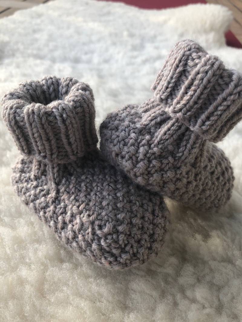 Babyschuhe, Gestrickt, Babysocken Für Mädchen Und Jungen, Tracht Geeignet, 9, 5cm, Beige Meliert von CrilanaShop