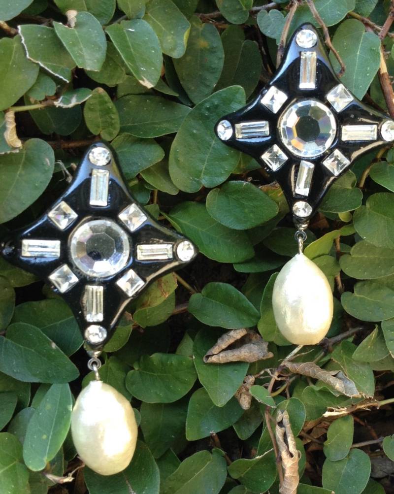 Black & White Anweisung Faux Perle Ohrhänger Ohrringe Strass Retro-Modeschmuck von CrimsonVintique