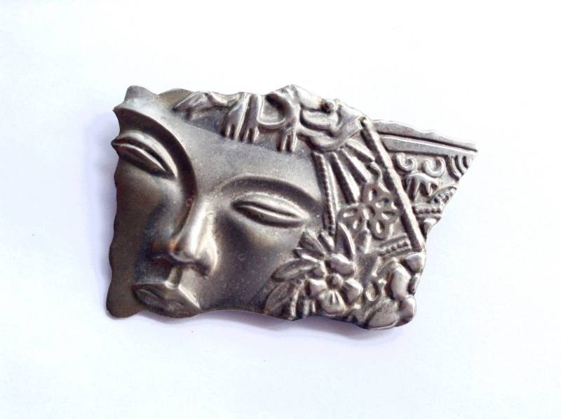 Jugendstil Damengesicht Brosche Antikfigurig von CrimsonVintique