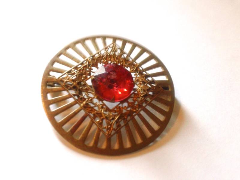 Kirsche Rot Vintage Glas Brosche Ca. 1920 Die Retro-Party Modeschmuck Kirsche Rot Vintage Glas Brosche Ca. 1920 Die Retro-Party Modeschmuck von CrimsonVintique