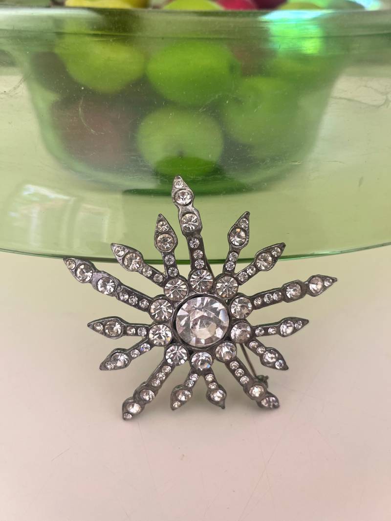 Massive Strass Gewölbte Brosche von CrimsonVintique