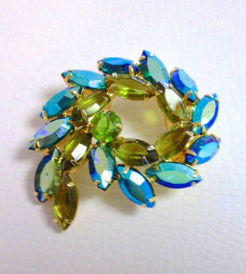 Schillernde Grün Blau Strass Brosche Hallo Ende Retro-Aurora Borealis Verrückten Retro-Mode-Schmuck-Zubehör von CrimsonVintique