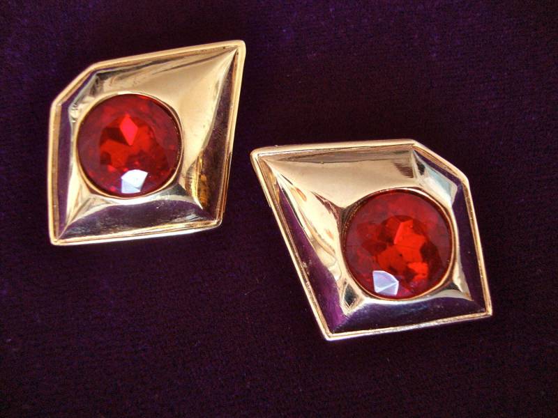 Vintage Red & Gold Anweisung Ohrringe Clip Auf Klobigen Retro-Mode-Schmuck Vintage Red & Gold Anweisung Ohrringe Clip Auf Klobigen Retro-Mode-Schmuck von CrimsonVintique