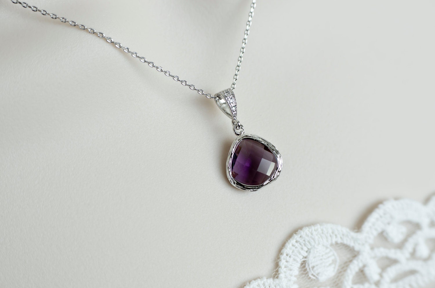 Amethyst Halskette - Lila Weißgold Zirkonia Kaution Mit Glastropfen, Brautjungfern-Halskette Amethyst Halskette - Lila Weißgold Zirkonia Kaution Mit Glastropfen, Brautjungfern-Halskette von CrinaJewelleryDesign