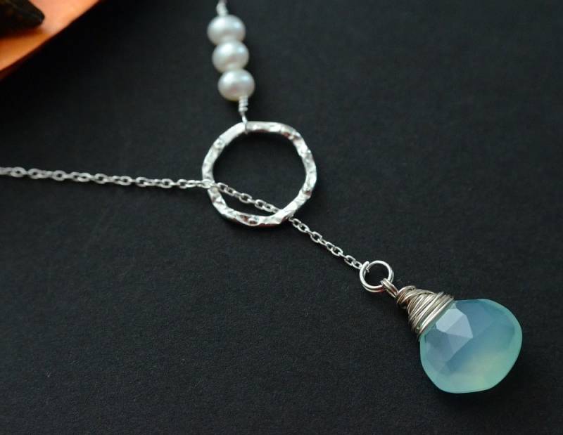 Aqua Blue Chalcedon Und Süßwasserperlen Lariathalskette, Brautjungfern-Geschenk Aqua Blue Chalcedon Und Süßwasserperlen Lariathalskette, Brautjungfern-Geschenk von CrinaJewelleryDesign