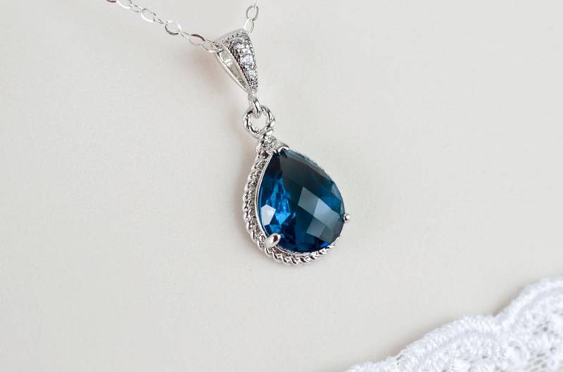 Blaue Saphir Halskette, Blau Brautjungfern Teardrop Glas Und Zirkonia Halskette Blaue Saphir Halskette, Blau Brautjungfern Teardrop Glas Und Zirkonia Halskette von CrinaJewelleryDesign