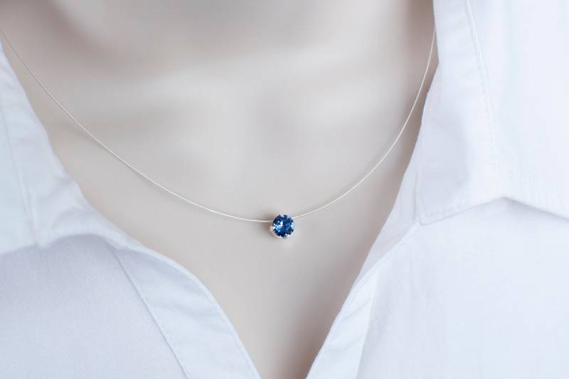 Blauer Saphir Halskette, Quadrat Swarovski Kristall, Brautjungfern Geschenk, Zierliche Halskette Für Jeden Tag, Illusion Blauer Saphir Halskette, Quadrat Swarovski Kristall, Brautjungfern Geschenk, Zierliche Halskette Für Jeden Tag, Illusion von CrinaJewelleryDesign