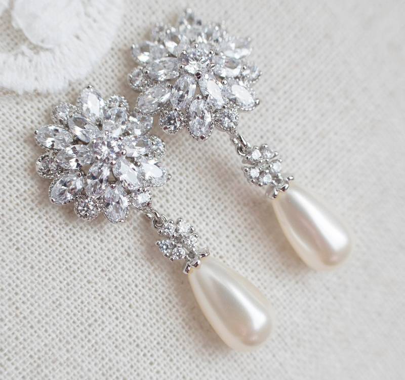Braut Ohrringe, Zirkonia Blume Stud Und Teardrop Perlen Blumen Ohrringe Cz-Perle, Cubic Brautschmuck von CrinaJewelleryDesign