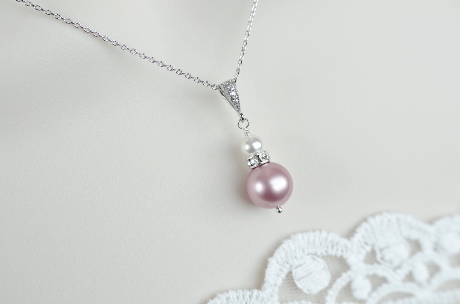 Brautjungfern-Halskette, Pulver Rosa Und Weiß Swarovski Perlen Halskette, Cz-Halskette, Brautjungfer Mutter Der Braut Des Bräutigam-Halskette Brautjungfern-Halskette, Pulver Rosa Und Weiß Swarovski Perlen Halskette, Cz-Halskette, Brautjungfer Mutter Der Braut Des Bräutigam-Halskette von CrinaJewelleryDesign