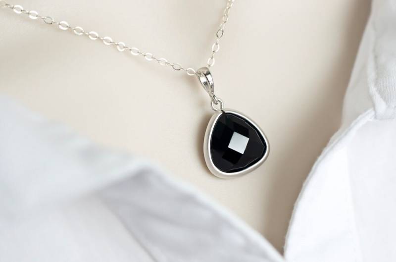 Brautjungfern - Jet Schwarz Glastropfen Mit Matt Gold Getrimmt Halskette Kette Braut Brautjungferngeschenke Brautjungfern - Jet Schwarz Glastropfen Mit Matt Gold Getrimmt Halskette Kette Braut Brautjungferngeschenke von CrinaJewelleryDesign
