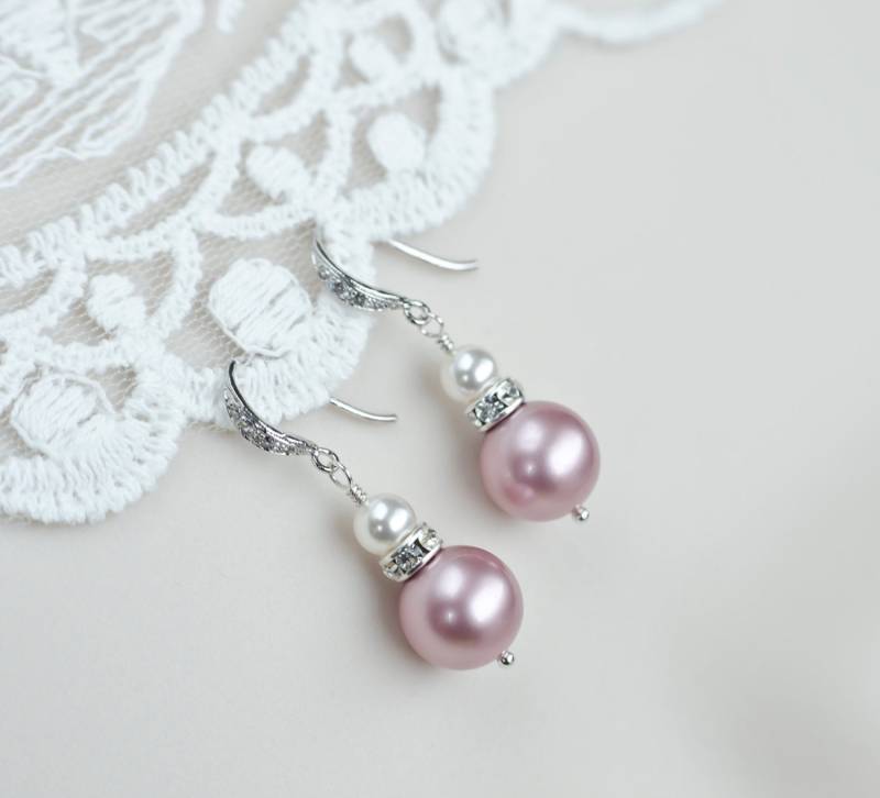 Brautjungfern-Ohrringe, Powder Rose Und Weißen Swarovski Perlen Ohrringe, Cz Brautjungfer Mutter Der Braut-Mutter Des Bräutigam-Ohrringe Brautjungfern-Ohrringe, Powder Rose Und Weißen Swarovski Perlen Ohrringe, Cz Brautjungfer Mutter Der Braut-Mutter Des Bräutigam-Ohrringe von CrinaJewelleryDesign