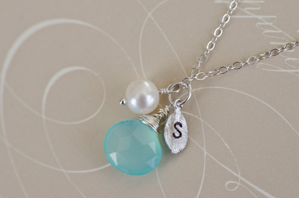 Erste, Blattsilber Erste, Aqua Blau Chalcedon, Süßwasser-Zuchtperlen, Geburtstagsgeschenk, Brautjungfer Personalisierte Halskette Erste, Blattsilber Erste, Aqua Blau Chalcedon, Süßwasser-Zuchtperlen, Geburtstagsgeschenk, Brautjungfer Personalisierte Halskette von CrinaJewelleryDesign