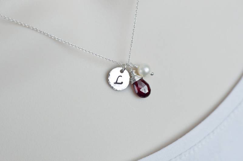 Erste Granat Halskette, Januar Birthstone Sterling Silber Erste Personalisierte Granat, Marsala Hochzeit Erste Granat Halskette, Januar Birthstone Sterling Silber Erste Personalisierte Granat, Marsala Hochzeit von CrinaJewelleryDesign