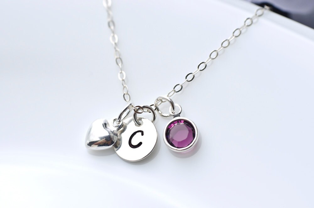 Geburtsstein Initial Halskette - Swarovski Geburtsstein, Sterling Silber Herz Anhänger Und Runde Initialscheibe Geburtsstein Initial Halskette - Swarovski Geburtsstein, Sterling Silber Herz Anhänger Und Runde Initialscheibe von CrinaJewelleryDesign