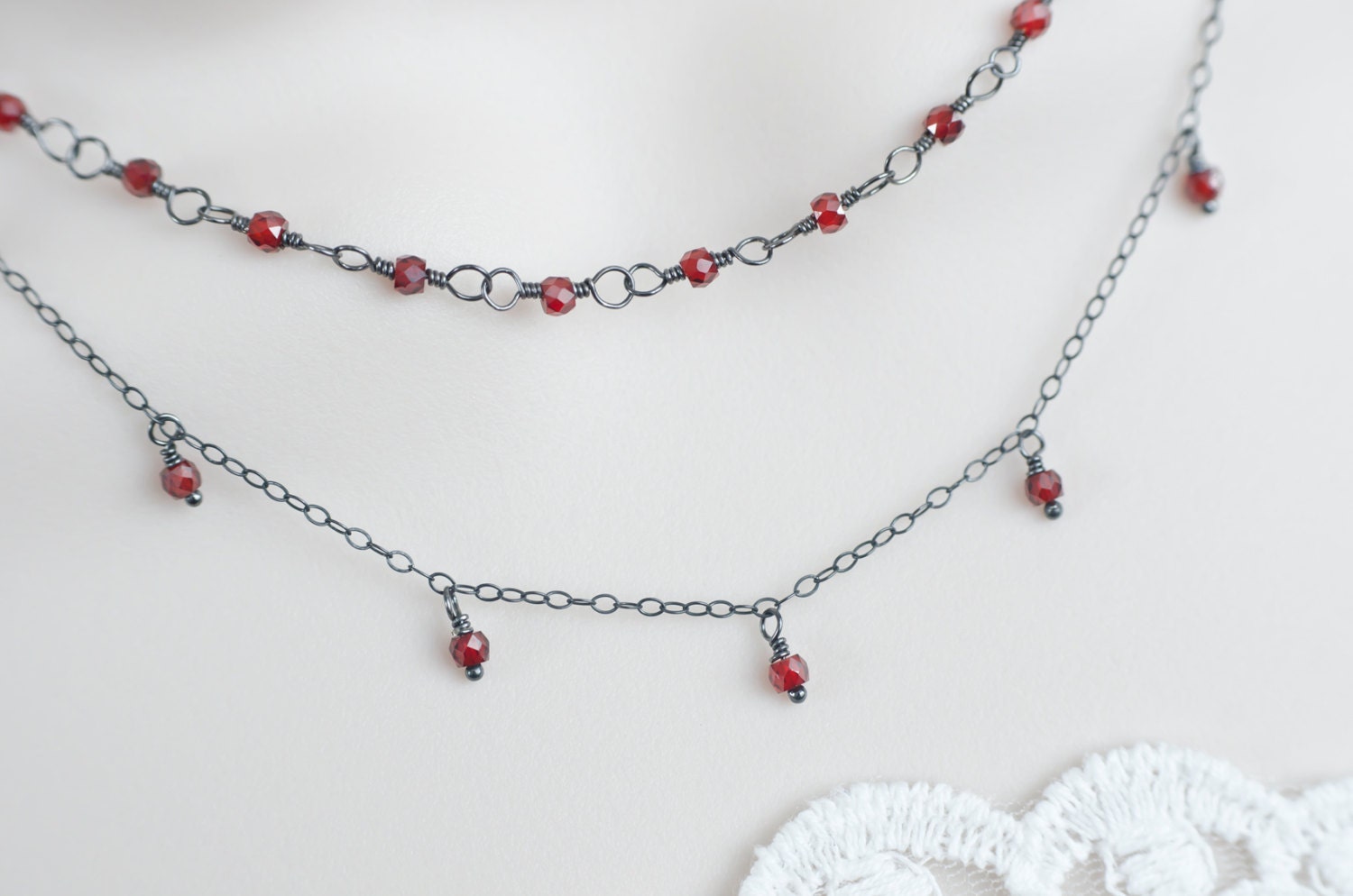 Granat Halskette, Oxidiertes Sterling Silber Draht Gewickelt Oxidierte Zwei Schichten, Birthstone Halskette Granat Halskette, Oxidiertes Sterling Silber Draht Gewickelt Oxidierte Zwei Schichten, Birthstone Halskette von CrinaJewelleryDesign