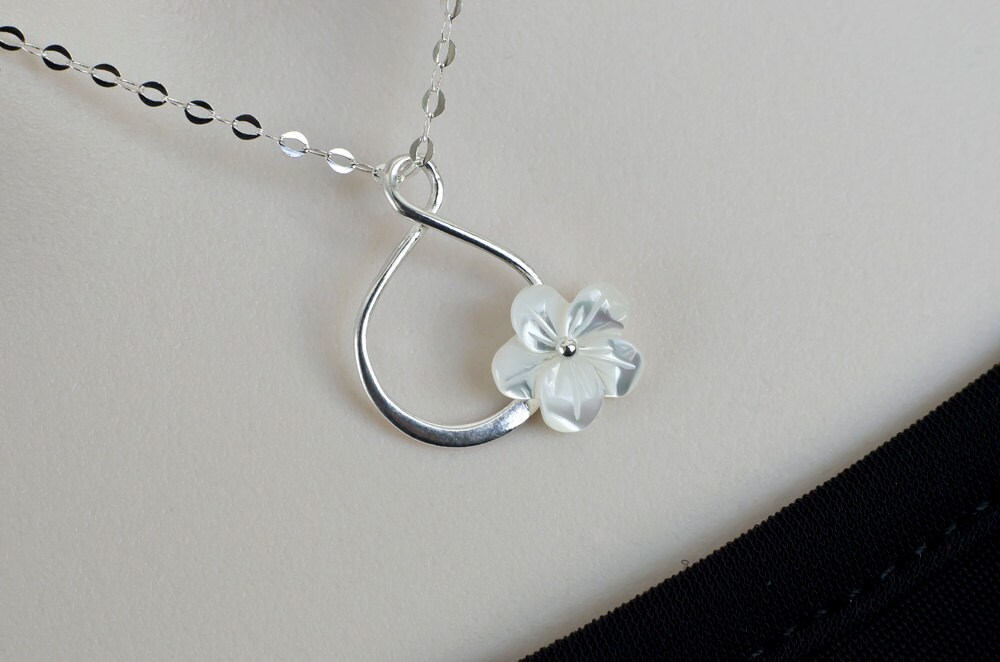 Infinity Kette, Silber Infinity-Anhänger, Mutter Der Perle Blume Infiniy Für Immer Freundschaft, Brautjungferngeschenke, Schwester, Blumenmädchen Infinity Kette, Silber Infinity-Anhänger, Mutter Der Perle Blume Infiniy Für Immer Freundschaft, Brautjungferngeschenke, Schwester, Blumenmädchen von CrinaJewelleryDesign
