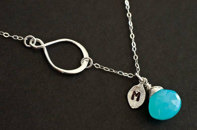 Initial Halskette, Personalisierte Infinity Kette, Apatit Blau Chalcedon Brautjungfer, Brautjungfern, Freundschaft Halskette Initial Halskette, Personalisierte Infinity Kette, Apatit Blau Chalcedon Brautjungfer, Brautjungfern, Freundschaft Halskette von CrinaJewelleryDesign