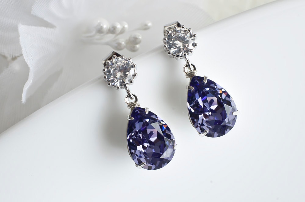 Lila, Tansanit Swarovski Ohrringe, Brautjungfern Tropfen Und Zirkonia Ohrstecker Lila, Tansanit Swarovski Ohrringe, Brautjungfern Tropfen Und Zirkonia Ohrstecker von CrinaJewelleryDesign