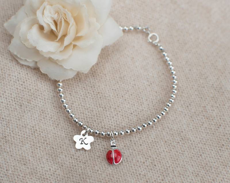 Marienkäfer Anfang Armband, Sterling Silber Kinder Personalisierte Blumenmädchen Geschenk von CrinaJewelleryDesign