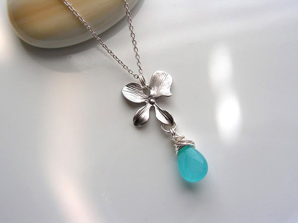 Matt Rhodiniert Orchidee Und Blau Türkis Candy Jade Halskette von CrinaJewelleryDesign