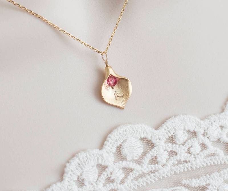 Personalisierte Calla Lily Halskette, Benutzerdefinierte Erste Birthstone Brautjungfer Geschenk, Personalisierte Mutter, Großmutter Geschenk Personalisierte Calla Lily Halskette, Benutzerdefinierte Erste Birthstone Brautjungfer Geschenk, Personalisierte Mutter, Großmutter Geschenk von CrinaJewelleryDesign