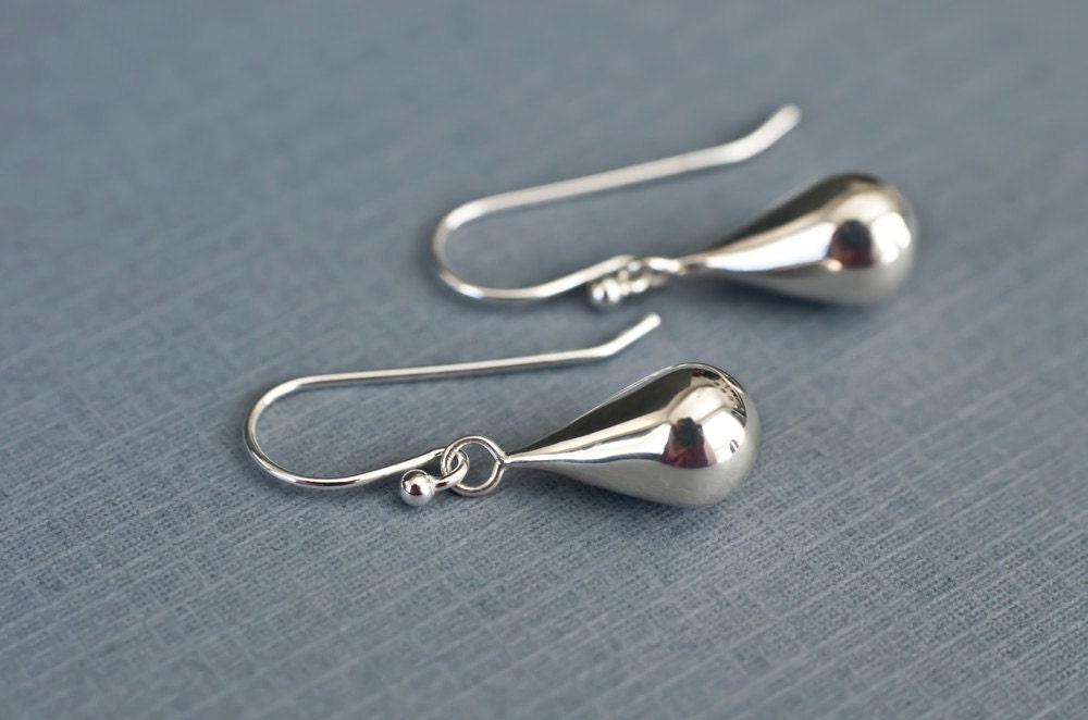 Silber Teardrop Ohrringe, Tropfen Sterling Alltag Einfache Minimalist Schmuck Silber Teardrop Ohrringe, Tropfen Sterling Alltag Einfache Minimalist Schmuck von CrinaJewelleryDesign