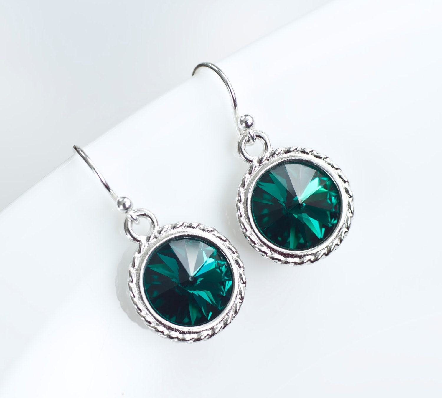 Smaragd, Grüner Smaragd Swarovsk Ohrringe, Brautjungfern Grüne Swarovski Rivoli Auf Sterling Silber Ohrhaken Smaragd, Grüner Smaragd Swarovsk Ohrringe, Brautjungfern Grüne Swarovski Rivoli Auf Sterling Silber Ohrhaken von CrinaJewelleryDesign