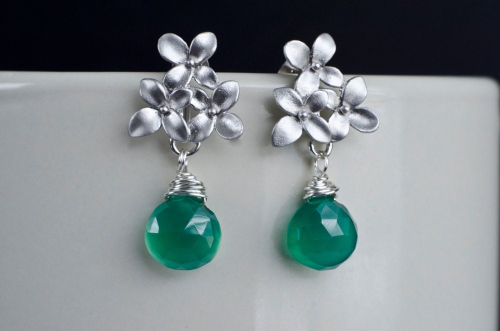 Smaragd Grüner Quarzohrringe, Silber Kirschblüten Ohrringe.925 Sterling Ohrring Post Smaragd Grüner Quarzohrringe, Silber Kirschblüten Ohrringe.925 Sterling Ohrring Post von CrinaJewelleryDesign